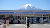 富士五湖自駕事故暴增 警方、業者急向訪日外國客宣導