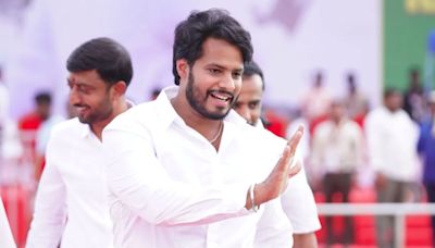 Union minister Kumarasawamy’s son Nikhil Kumaraswamy likely to be Karnataka JD(S) chief