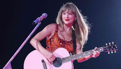 Taylor Swift Performs Surprise Mashup of Three ‘1989’ Songs at 89th Eras Tour Show