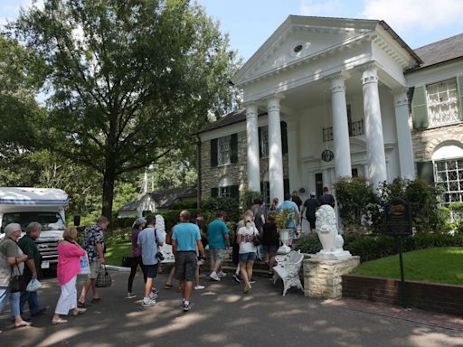 Mulher é presa acusada de esquema para roubar propriedade de Elvis Presley em Graceland, nos EUA