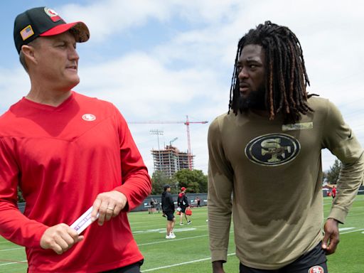 Aiyuk, Lynch stand together at 49ers camp amid ongoing negotiations