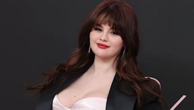 La foto subida de tono de Selena Gomez en una fiesta con su novio Benny Blanco