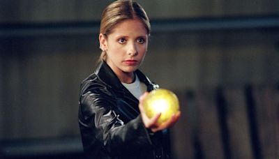 The Story Behind Buffy The Vampire Slayer's Many, Many Star Wars Easter Eggs - SlashFilm