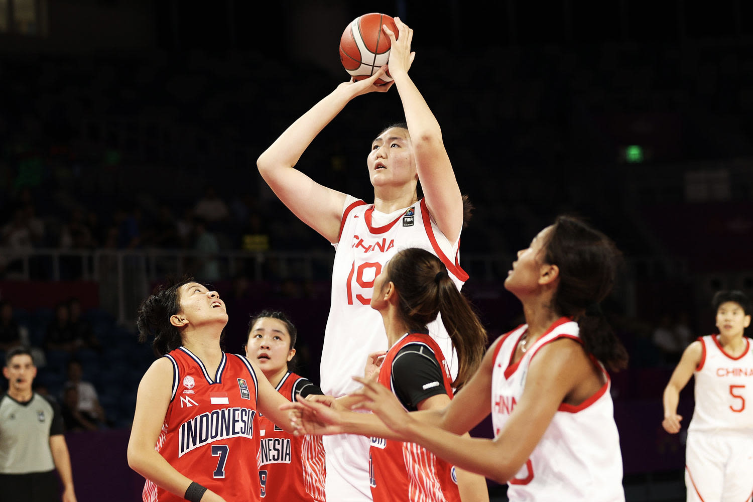 China's 7-foot-3 teen basketball star towers over her competitors in viral video