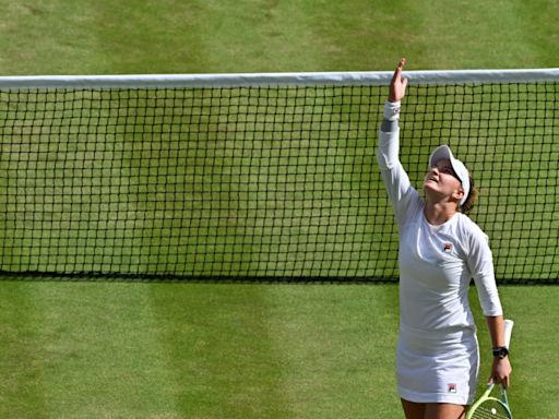 Krejcikova dedicates Wimbledon title to late mentor Novotna