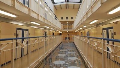 Starmer refuses to rule out high-risk prisoners being released early