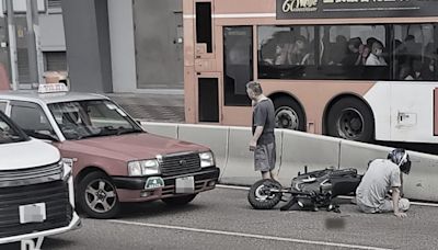 Taxi collides with motorcycle near Temple Mall on Lung Cheung Road - Dimsum Daily