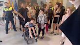 El alcalde desaloja el Pleno de Alicante por las protestas contra el desahucio de una familia con un menor con parálisis cerebral