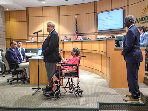 Anderson City Council swears in newcomer Greg Steele, 3 re-elected members, see photos