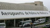 Una joven ingresa en la UCI tras tomar un café con insectos de una máquina expendedora en el aeropuerto de Palma de Mallorca