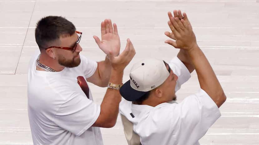 National reaction to Mavs’ Game 3 win: Patrick Mahomes joins ‘crazy atmosphere’ at AAC