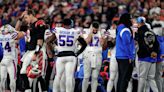 Hamlin respira sem tubo e conversa com companheiros após parada cardíaca em jogo da NFL