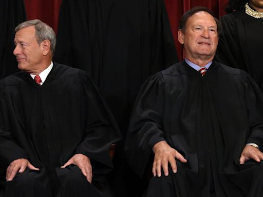 Can Samuel Alito survive flag controversy?