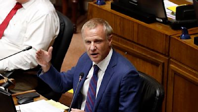 Impiden ingreso de senadores Felipe Kast y Rojo Edwards a Venezuela: Senado pide medidas diplomáticas - La Tercera