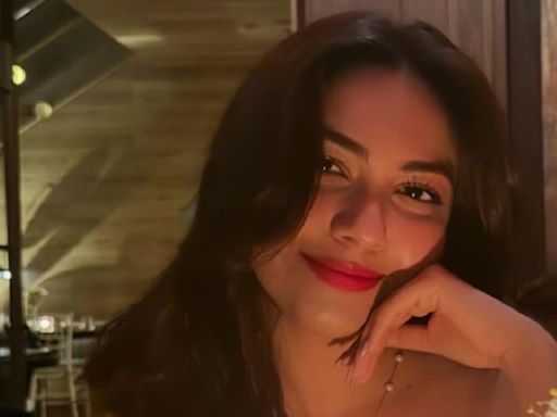 Can you guess who accompanied Reem Shaikh on her date night? see PICS