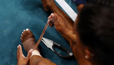 Impacto en los Juegos Olímpicos: Simone Biles sufrió una lesión, pero completó su rotación y deslumbró a todos en París