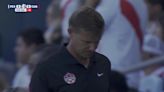 ¡De no creer! El árbitro asistente colapsa durante el Perú-Canadá por el calor - MarcaTV