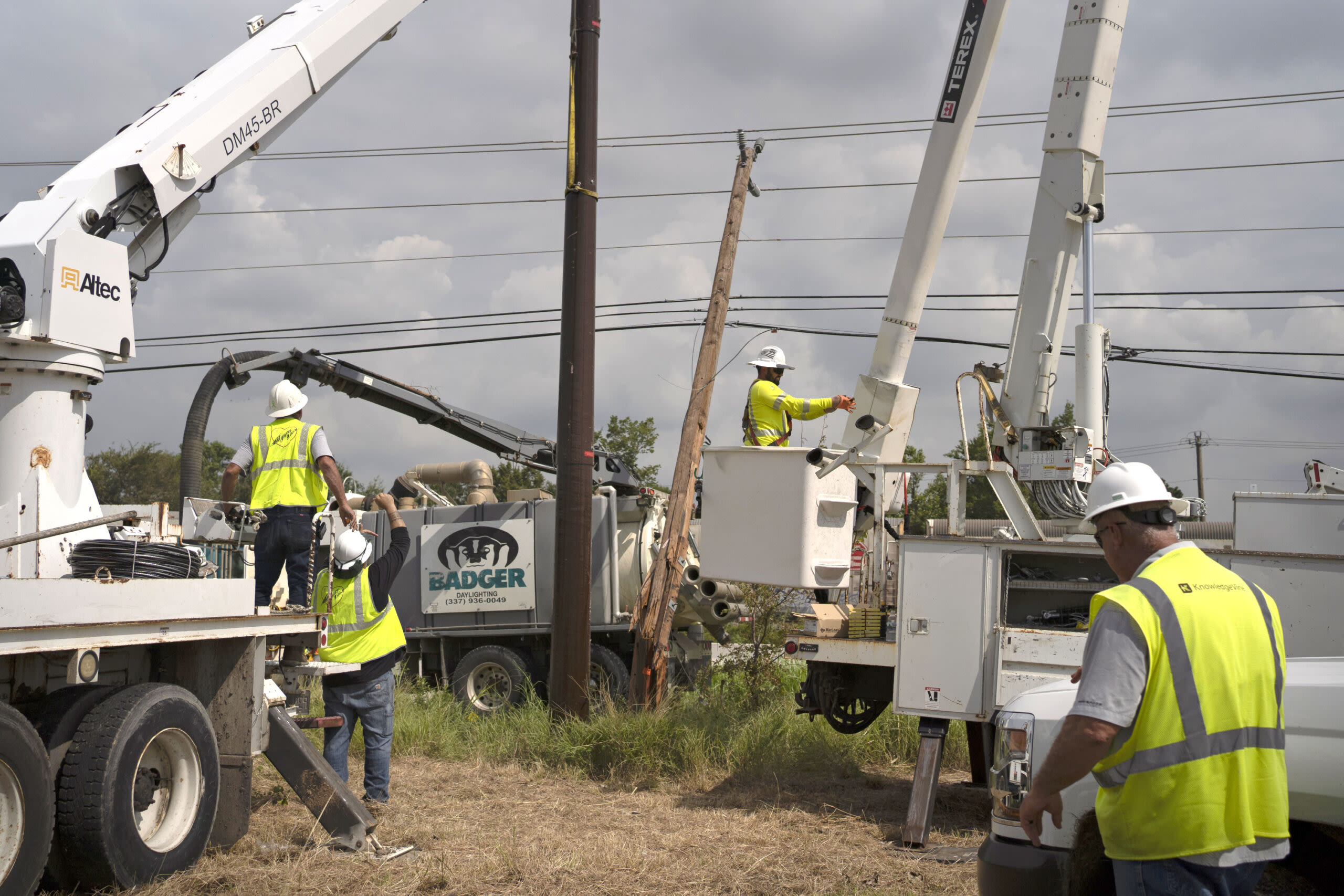 Repair Crews Face Threats From Some Houstonians Angry Over Beryl Power Outages