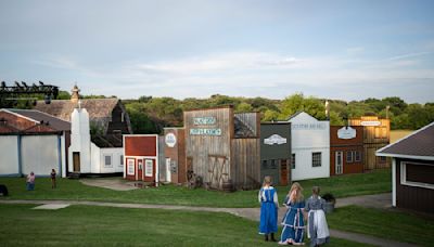 Fans from across the country gather for 'Little House' stars reunion on the prairie