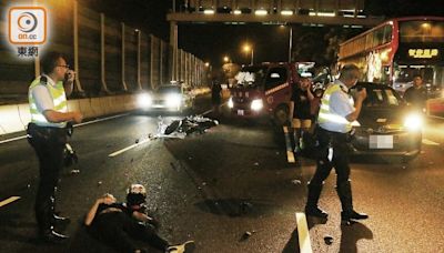 吐露港公路北行因鋪路工程4線收1線 鐵騎士連撼兩車墮地受傷