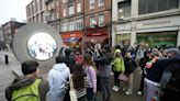 “Portal” entre Nueva York y Irlanda reabre tras cerrar por “comportamiento inapropiado”