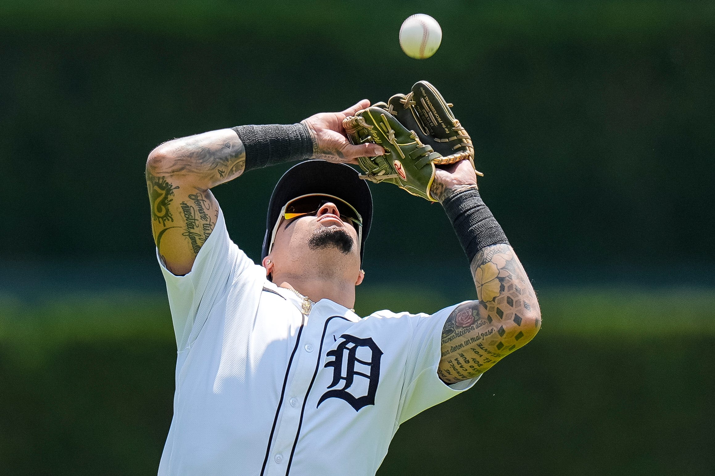 Detroit Tigers shortstop Javier Báez leaves game vs. Dodgers with low back injury