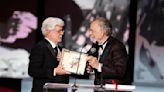 George Lucas recibe la Palma de Oro de Honor de Cannes de manos de su amigo Francis Ford Coppola