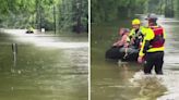 Rescatan a tres personas y un gato durante las inundaciones en el área de Conroe