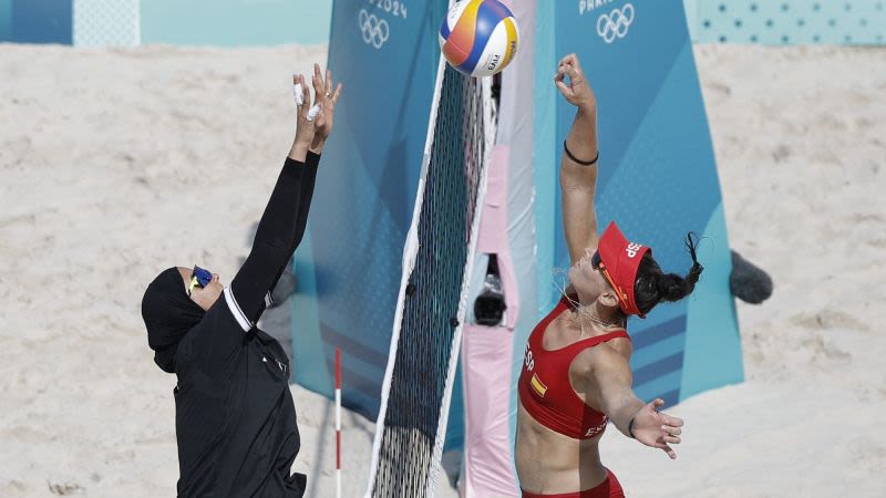 Egypt’s women’s beach volleyball team slams French hijab ban after Olympic match | CNN