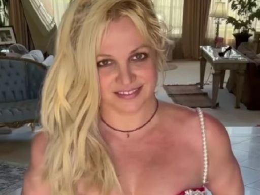 Britney Spears Updates Fans on Her Foot Injury From Chateau Marmont Incident; Says She 'Danced With the Saints'