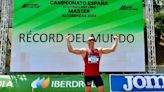 Un bombero gijonés incendia el atletismo al batir un récord del mundo: 'Cuando entras a meta y miras el crono es una pasada, con la gente gritando'