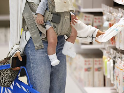 Aging Japan’s Fertility Rate Drops Again to Record Low