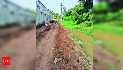 Opposition to dump yard near Rajavaikkal | Coimbatore News - Times of India