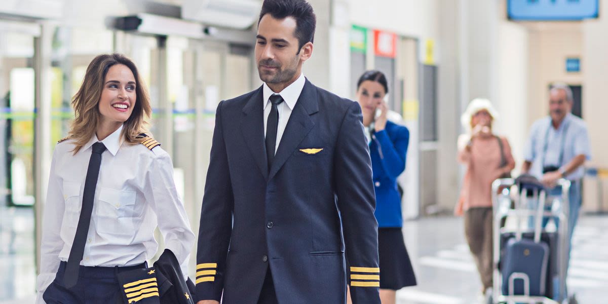 Pilots Reveal The 8 Things They Never Do As Air Passengers