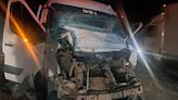Miniván repleta de pasajeros choca contra un camión en la vía Arequipa - Puno