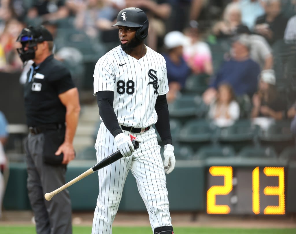 Chicago White Sox suffer 14th straight loss — a single-season franchise record — getting pummeled by the Boston Red Sox 14-2