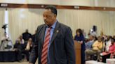 El reverendo y activista Jesse Jackson se retira de su organización de derechos civiles