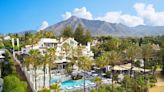 Dentro del resort de playa que emana puro lujo en Marbella