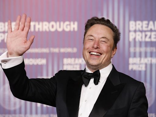 Musk asegura que Tesla está en conversaciones para licenciar su software de conducción