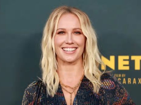 'You' Season 5 Casts 'Pitch Perfect' Star Anna Camp - as Twins