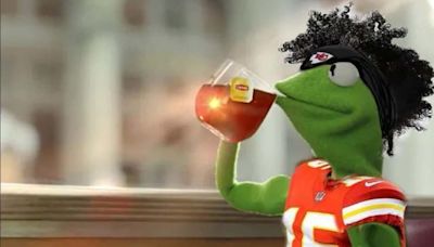 Raiders Lamely Troll Chiefs QB Patrick Mahomes with Weird 'Kermit the Frog' Doll