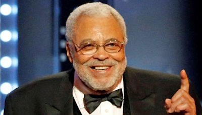 Tributes paid to acting 'giant' James Earl Jones