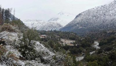 Rescatan a dos excursionistas en el Cajón del Maipo: Estuvieron más de dos días atrapados en una quebrada