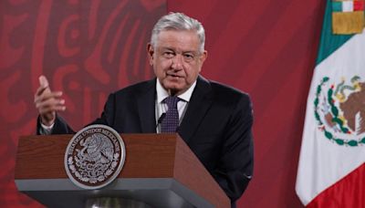 AMLO anuncia aumento salarial para maestros de educación básica; esto incrementará su sueldo