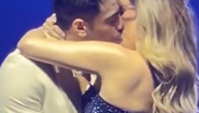 ¿El beso de Carlos Rivera y Cynthia Rodríguez fue a la fuerza? Creen que la pareja sólo alimentó su mentira