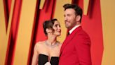 Chris Evans y Alba Baptista muestran su amor al mundo en su primera alfombra roja juntos