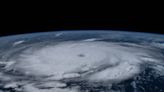 El huracán Beryl tocó tierra en Estados Unidos y avanza en Texas con fuertes lluvias, oleajes y cortes de energía