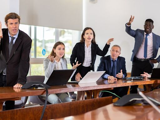 Discutir política no trabalho: 80% dos trabalhadores evitam falar sobre tema, diz pesquisa