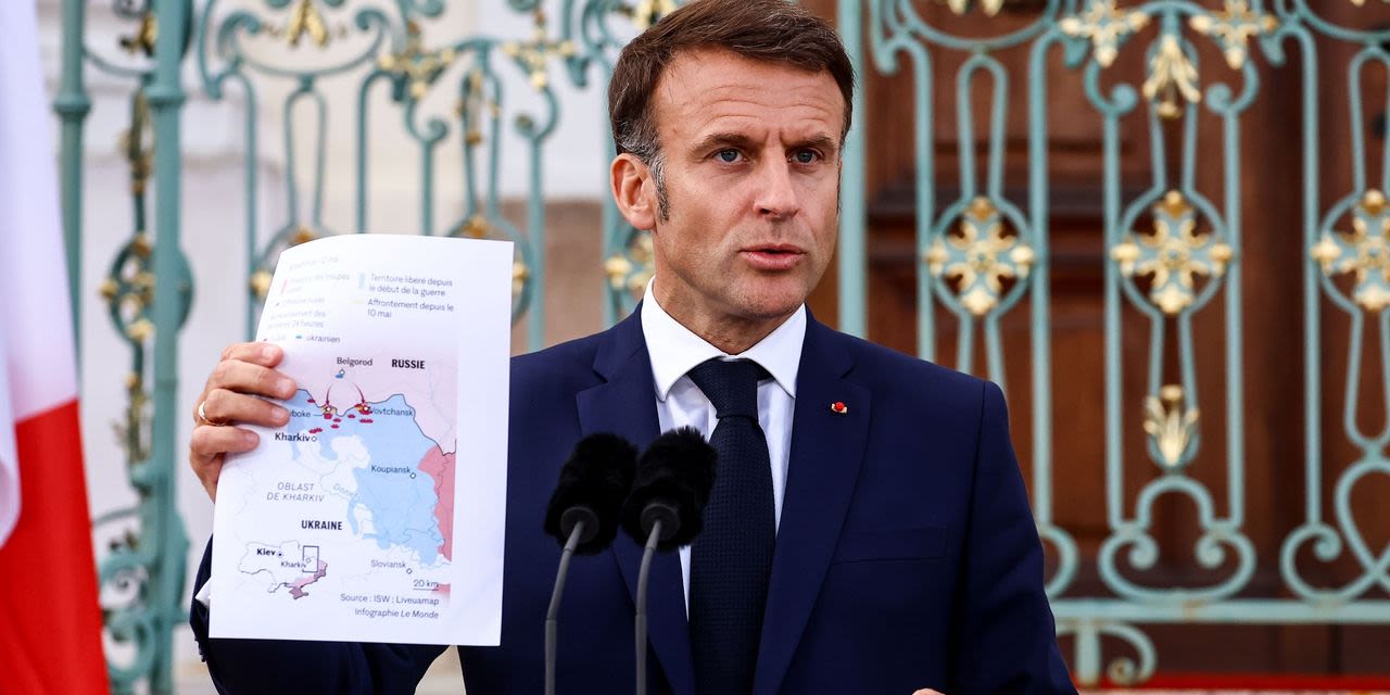 France’s Macron Prepares Plan to Send Military Instructors to Ukraine