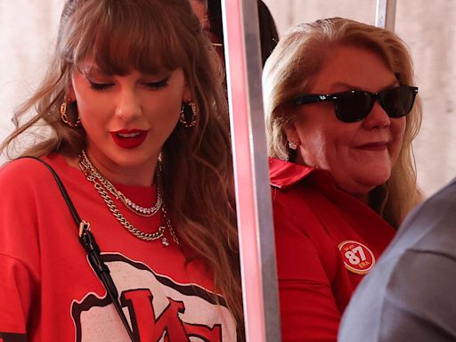 Taylor Swift's Mom Wears Sweet Tribute to Travis Kelce at Chiefs Game